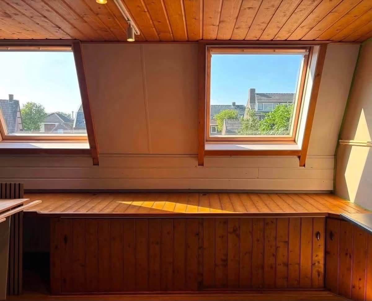 Foto van Lichte praktijkruimte met wachtruimte